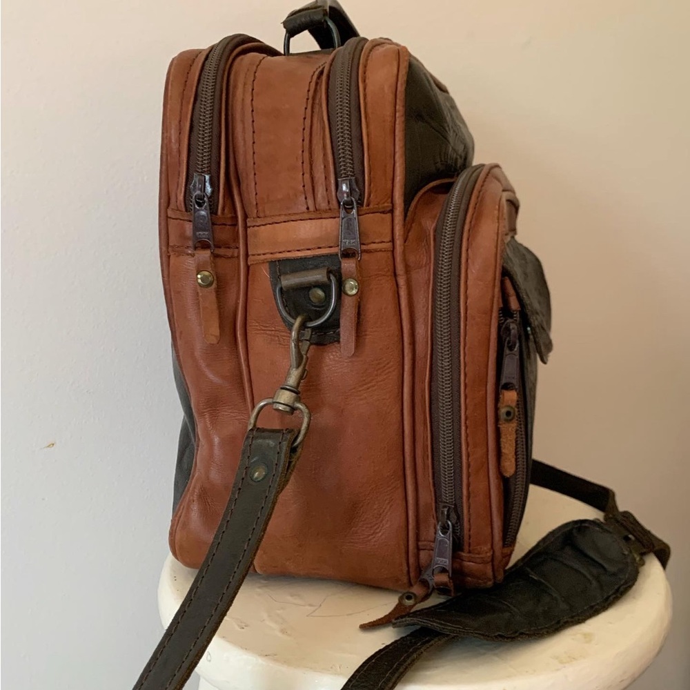 Vintage embossed leather camera bag - Picture 3 of 9